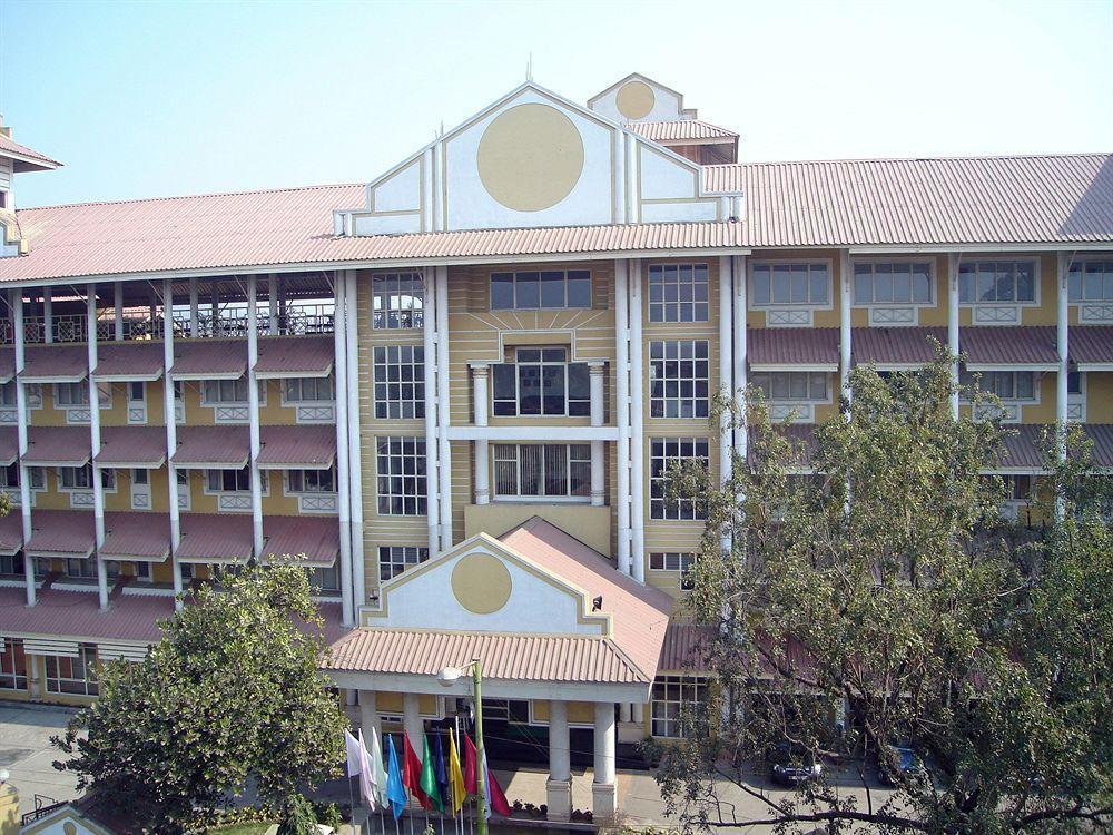 Landmark Hotels Guwahati Esterno foto